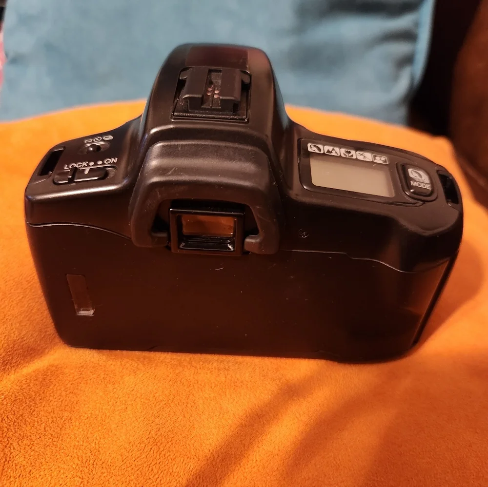 Minolta MAXXUM 300SI WITH TWO LENS